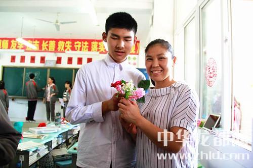 母親節(jié)，周口高中生這樣過！