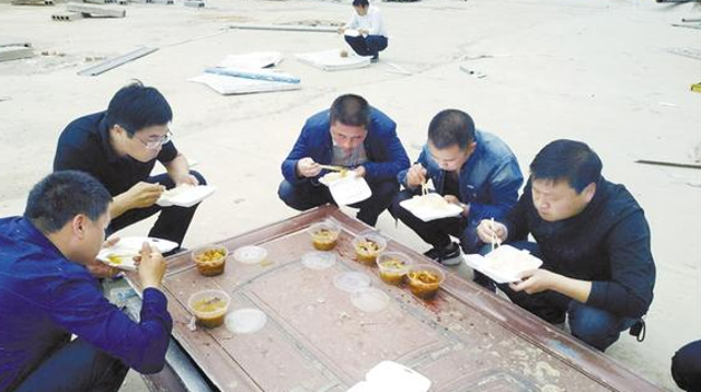 為了“創(chuàng)衛(wèi)”，他們蠻拼的