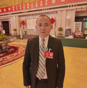 讓每個(gè)孩子身上有汗，眼里有光，一生向陽(yáng)